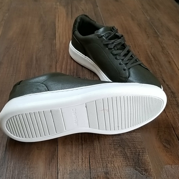 - Calvin Klein Men's Kellen Embossed Leather… - Picture 2 of 4